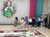 Кукольный спектакль "Поздравим маму" в группе раннего возраста "Семицветик"